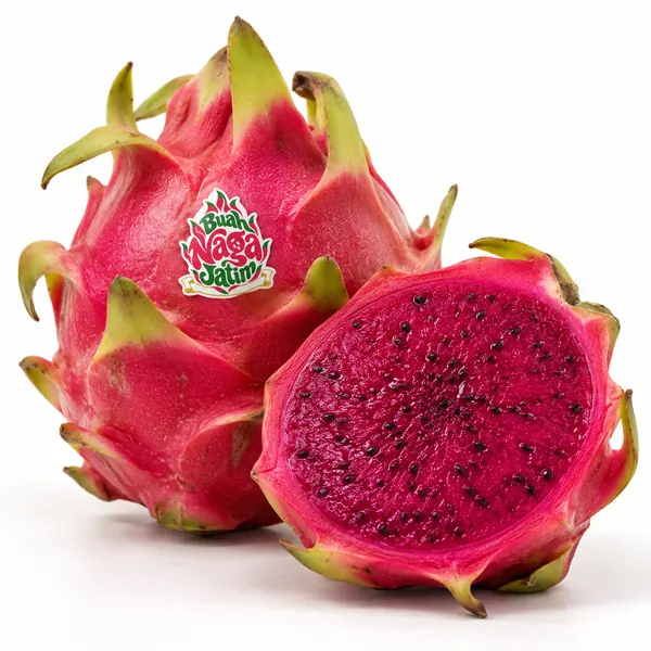 Buah Naga Super Merah utuh dan dibelah